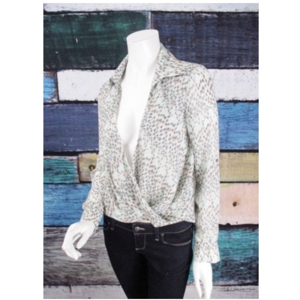 💕spring bebe chiffon twist hem blouse 👚